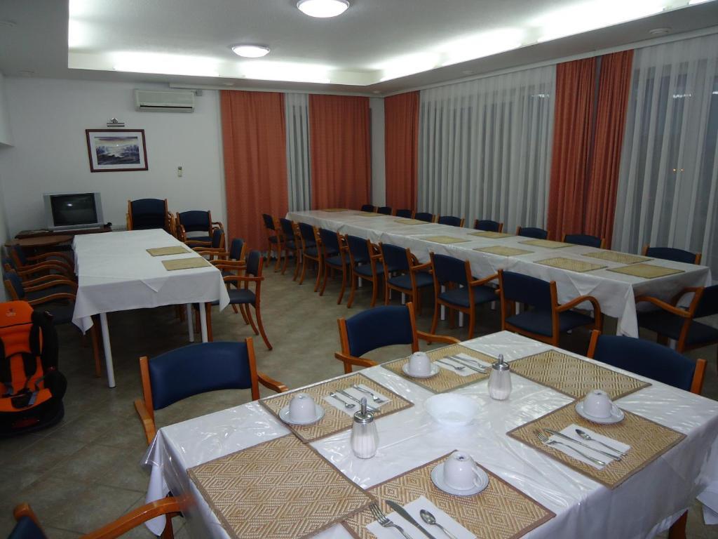 Pansion Antonio Bed & Breakfast Slavonski Brod Exterior photo