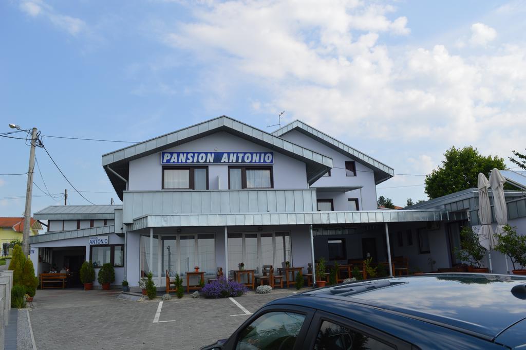 Pansion Antonio Bed & Breakfast Slavonski Brod Exterior photo