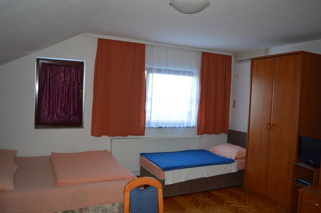 Pansion Antonio Bed & Breakfast Slavonski Brod Exterior photo