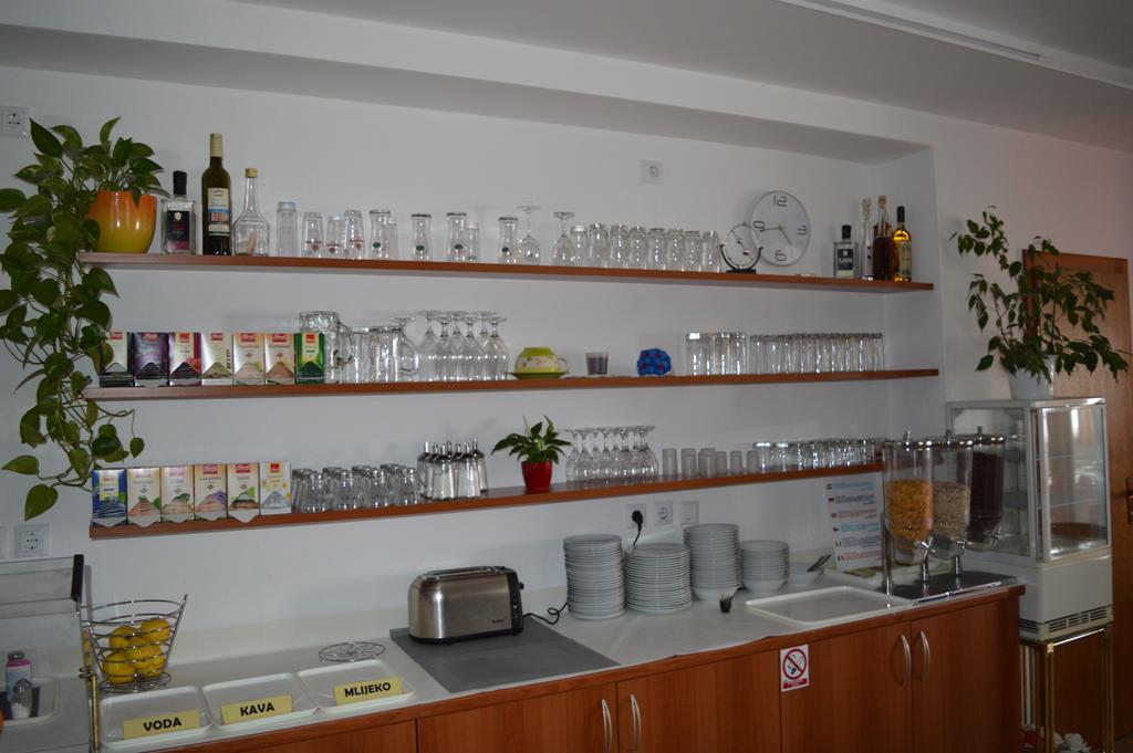 Pansion Antonio Bed & Breakfast Slavonski Brod Exterior photo