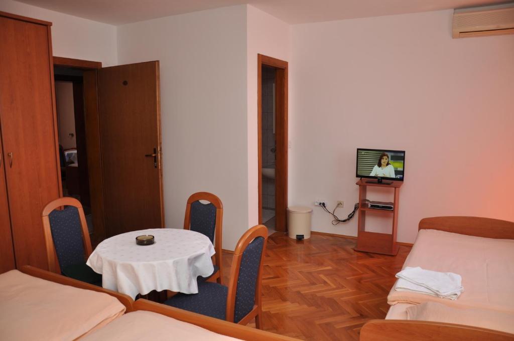 Pansion Antonio Bed & Breakfast Slavonski Brod Exterior photo