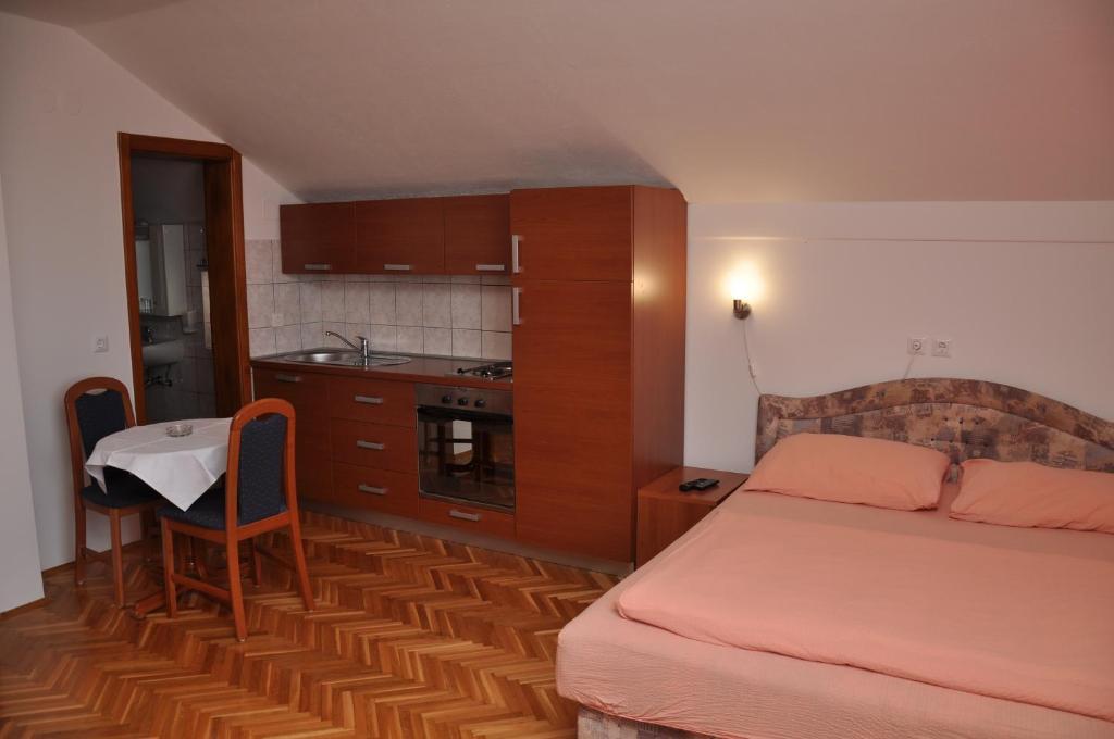 Pansion Antonio Bed & Breakfast Slavonski Brod Exterior photo