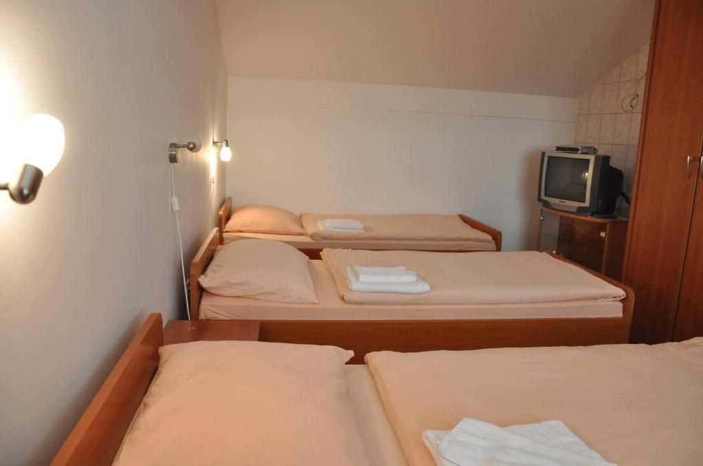Pansion Antonio Bed & Breakfast Slavonski Brod Exterior photo