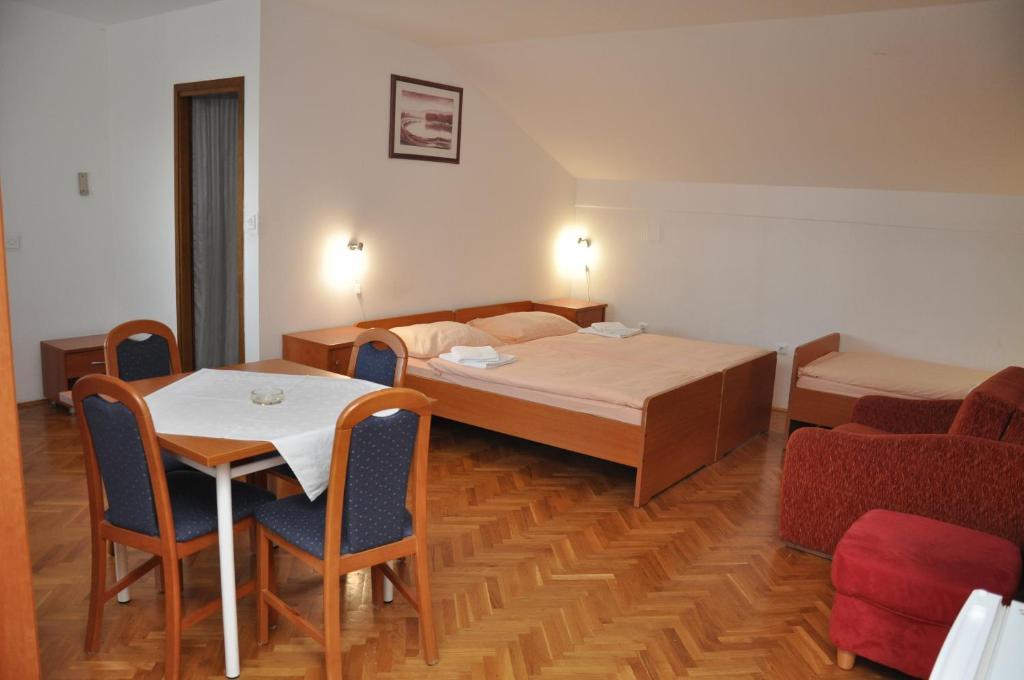 Pansion Antonio Bed & Breakfast Slavonski Brod Exterior photo