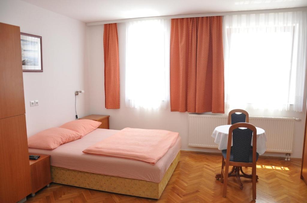 Pansion Antonio Bed & Breakfast Slavonski Brod Exterior photo