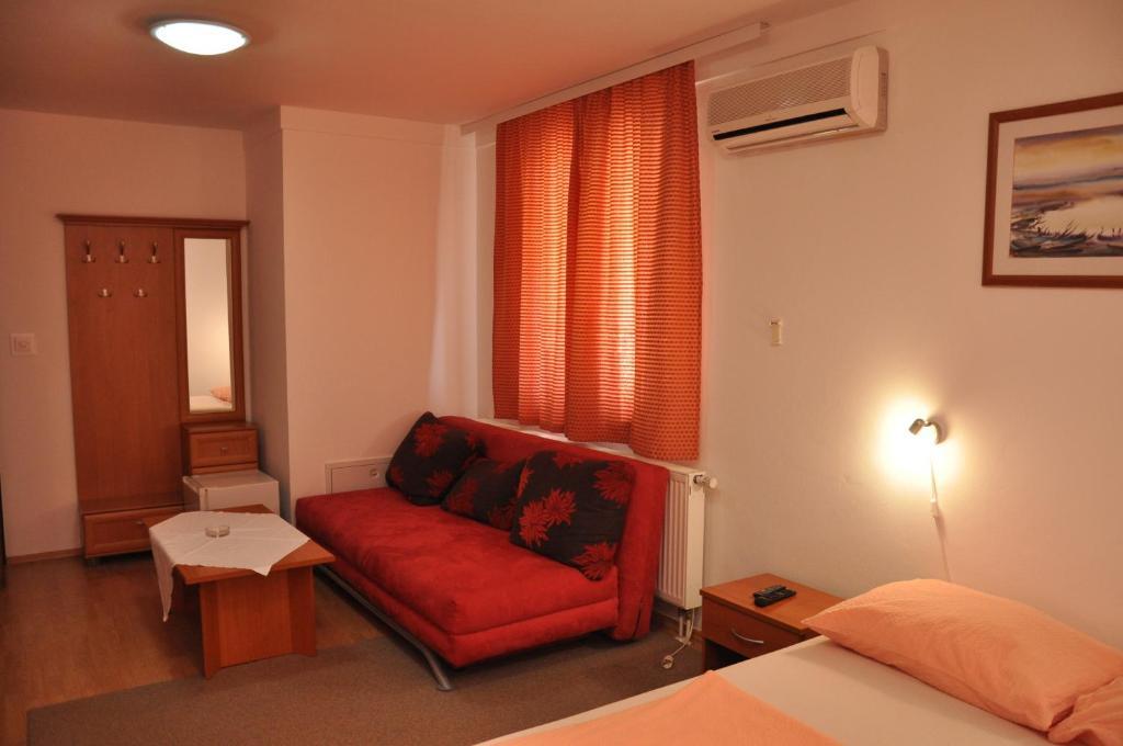 Pansion Antonio Bed & Breakfast Slavonski Brod Exterior photo
