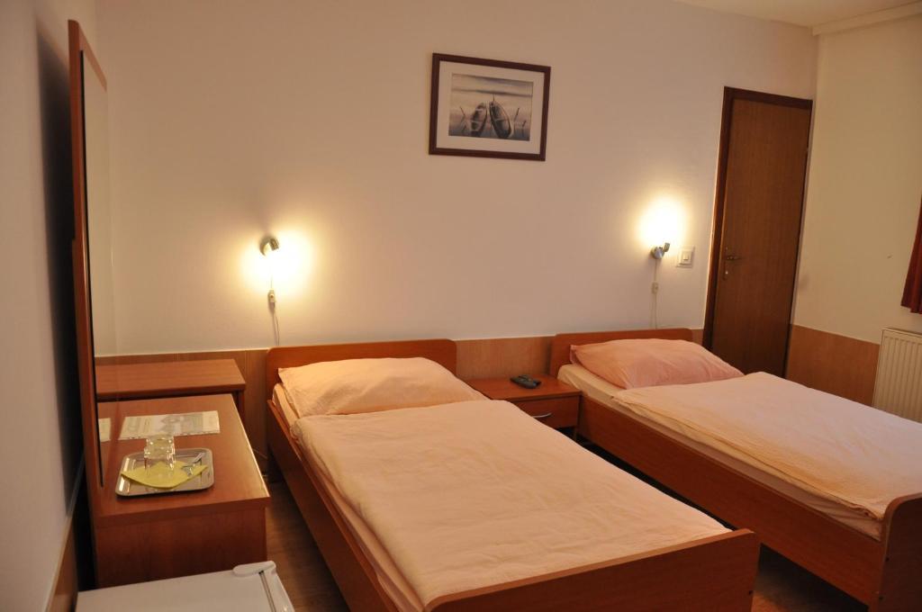 Pansion Antonio Bed & Breakfast Slavonski Brod Exterior photo